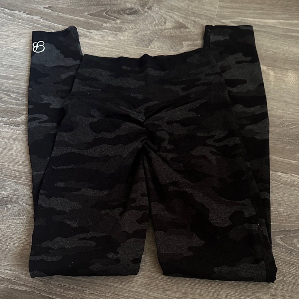 Bombshell Sportswear Girls' Black & Dark Gray Camo Leggings
